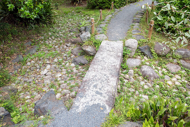 丸石で枯流れ