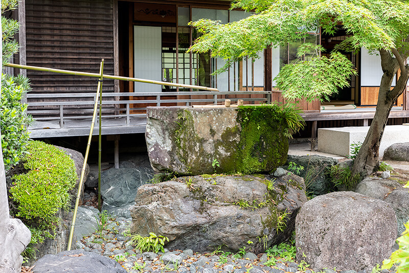 手水鉢（ちょうずばち）