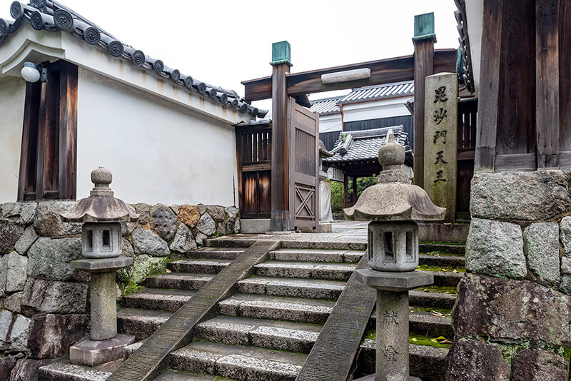 両足院　山門
