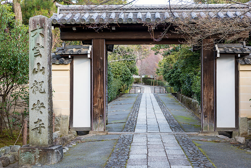 龍安寺の山門