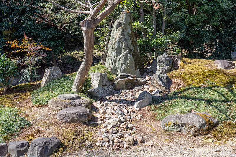 枯滝石組