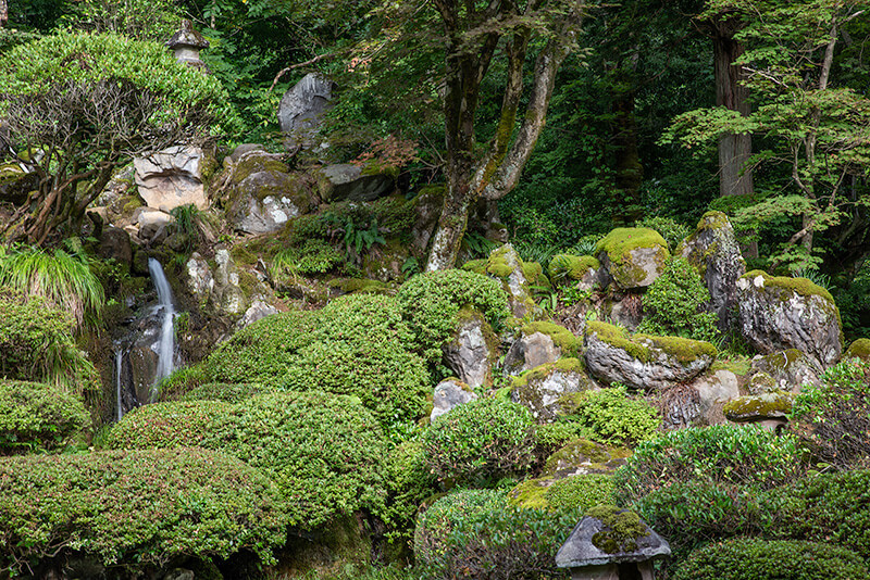 遠山石