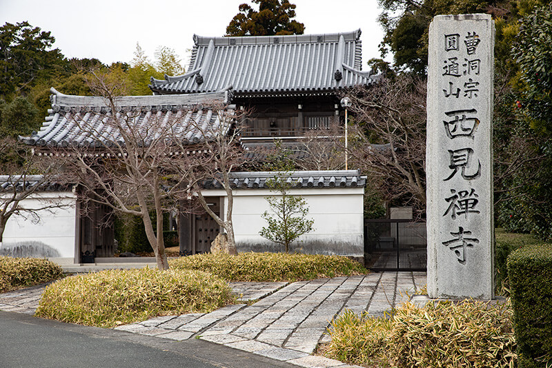 西見寺山門