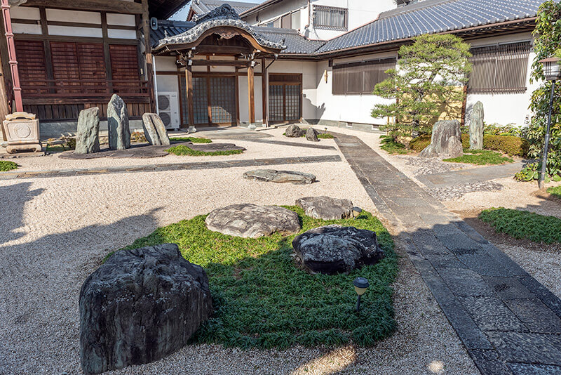 地の石組