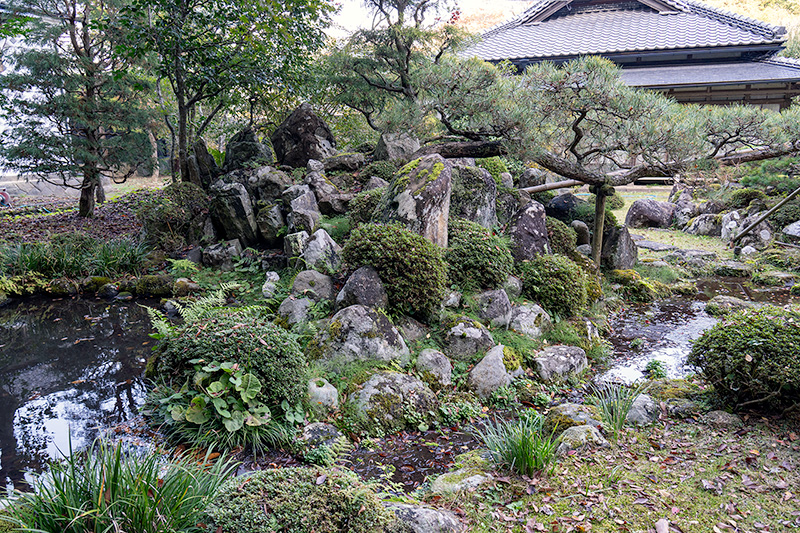 鶴石組の裏側