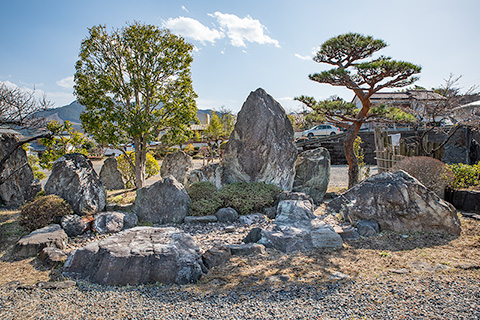 三波石見本庭園