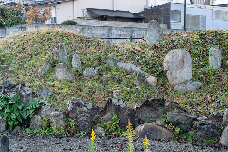 遠山石