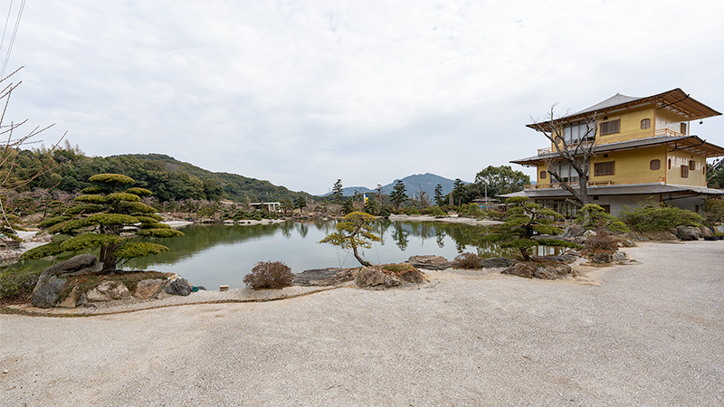 金閣寺を模した建築物