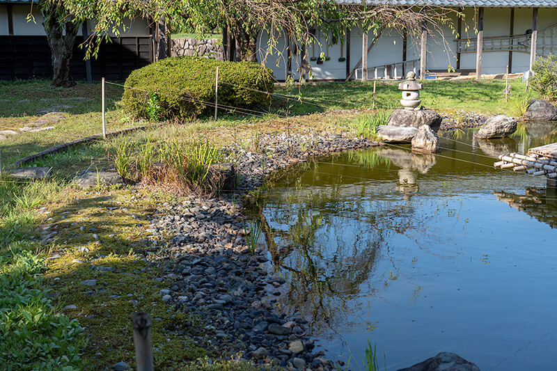洲浜と岬灯篭