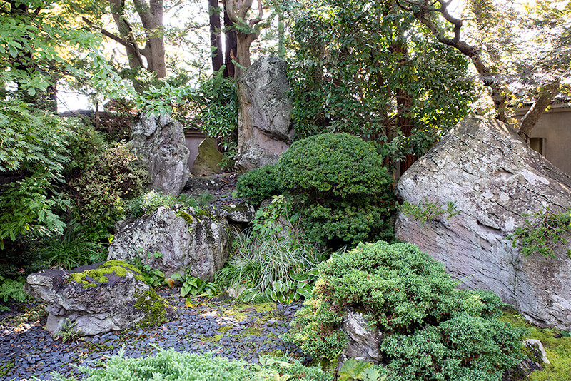 遠山石