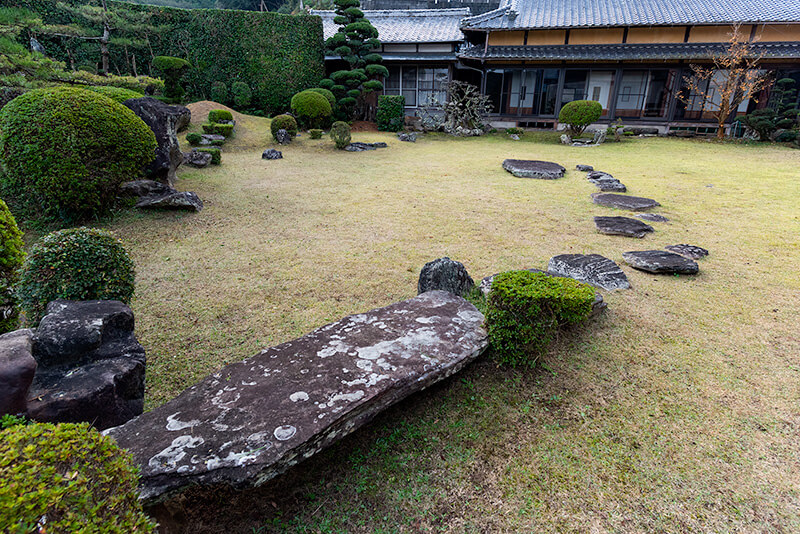 途中飛び石が途切れている