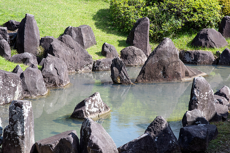 松嶽庭の亀島