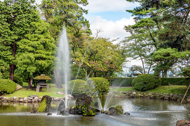噴水のある池泉