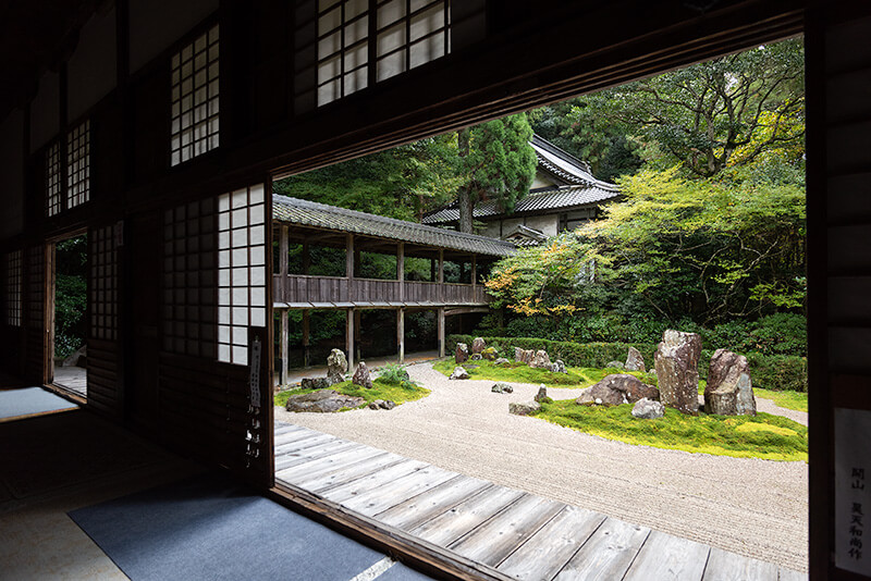 方丈南庭「ふだらくの庭」　額縁庭園
