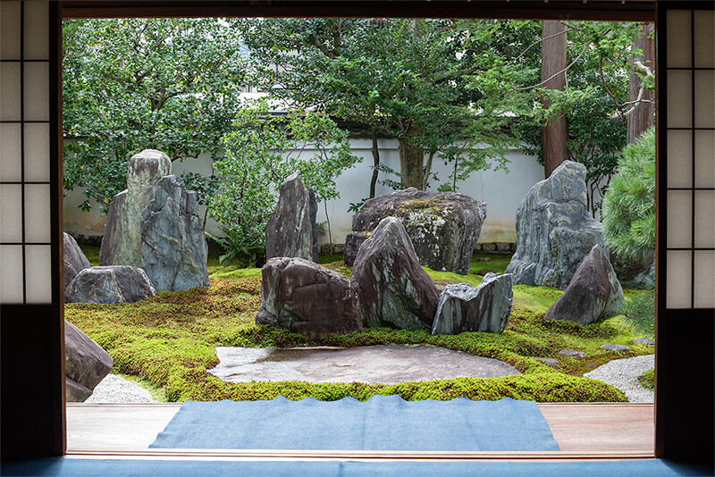 書院からの額縁庭園