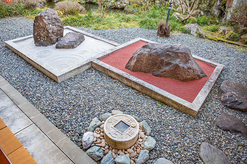 紅白の枯山水