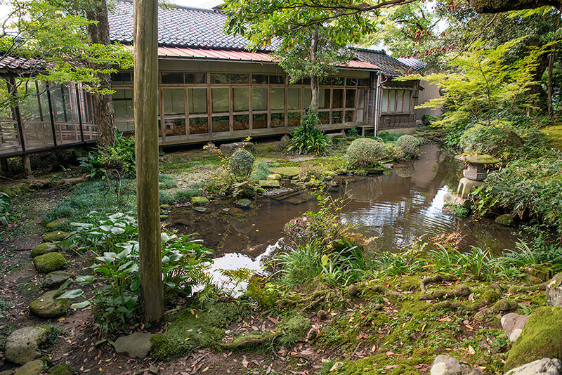 めでた造りと呼ばれる遠州流庭園