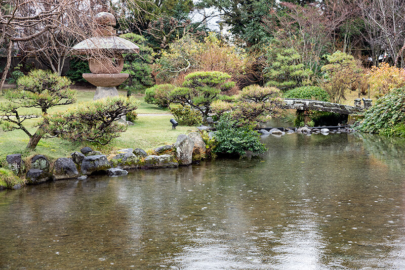 茶庭「蕉夢庵」より移築した石灯籠。