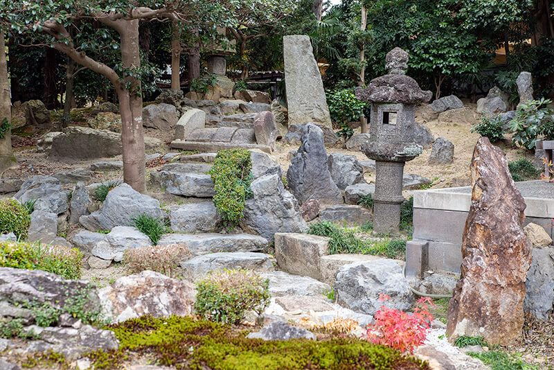 石の多い枯山水