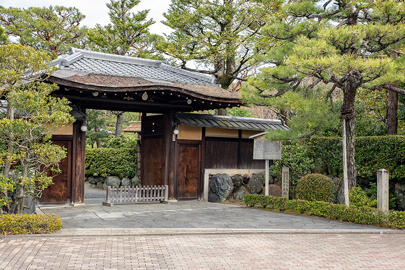 白河院　正門
