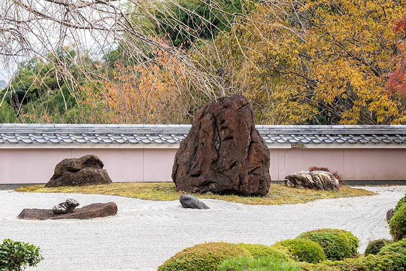 鳥獣の石庭