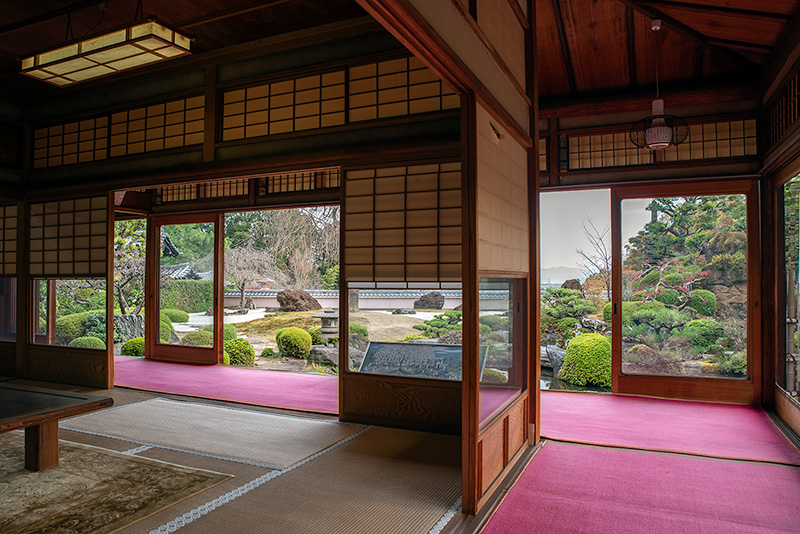 宝生殿から額縁庭園