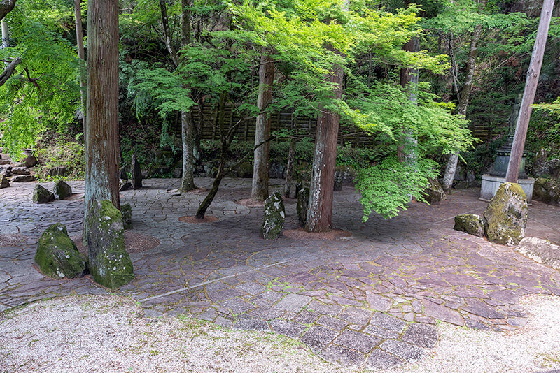 雲形模様の乱張り