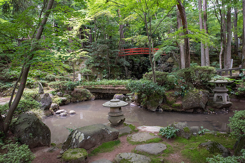 地形を活かした地割り