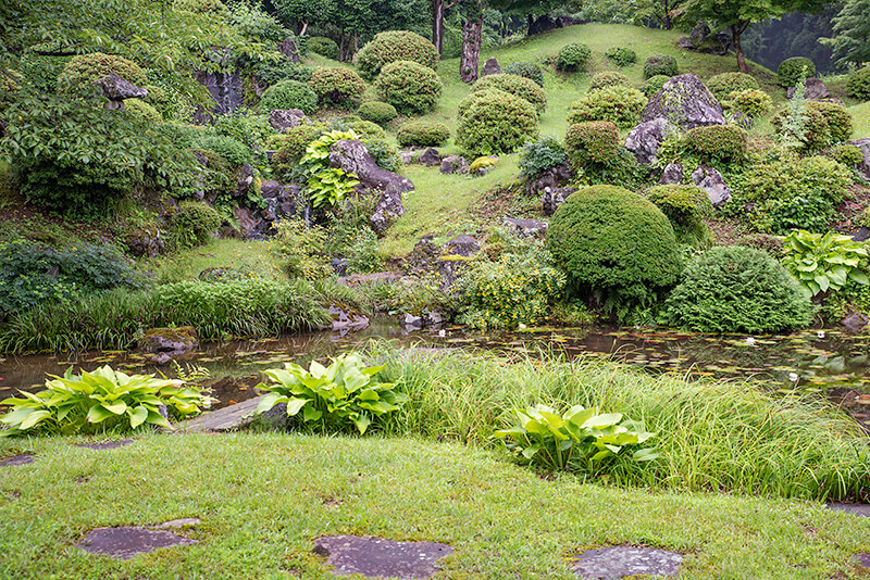 縁側から庭園を撮影