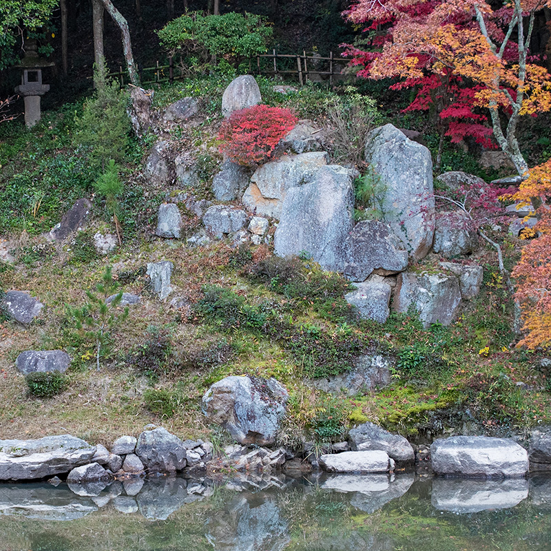 枯滝石組のような意匠