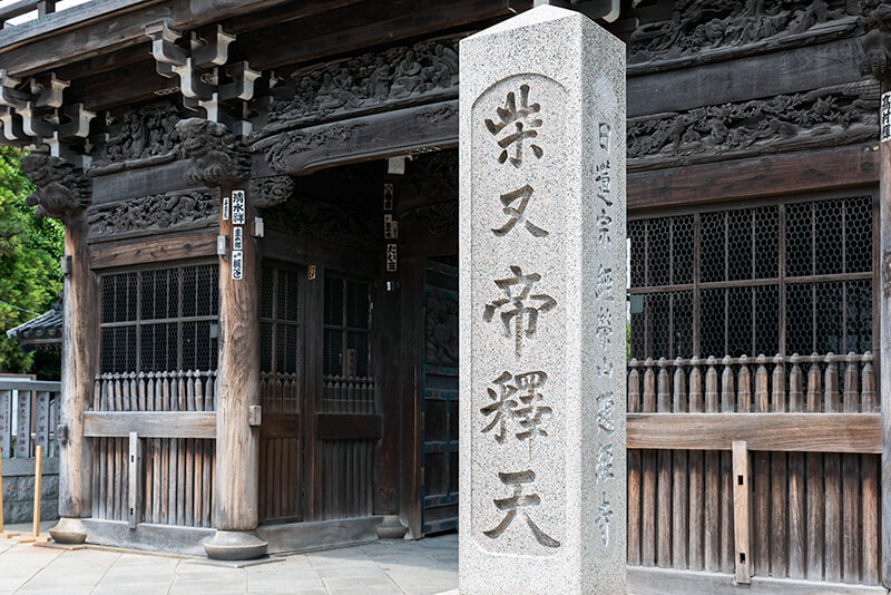 日本庭園と彫刻の両方を楽しめる柴又帝釈天
