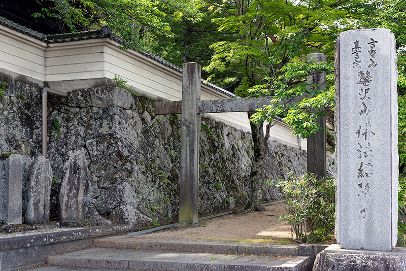 佛法紹隆寺の山門