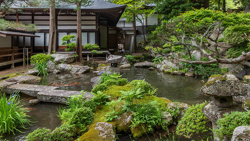 安土桃山時代の庭園を眺める