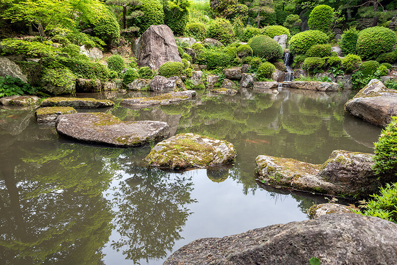 沢渡石にもみえる岩島