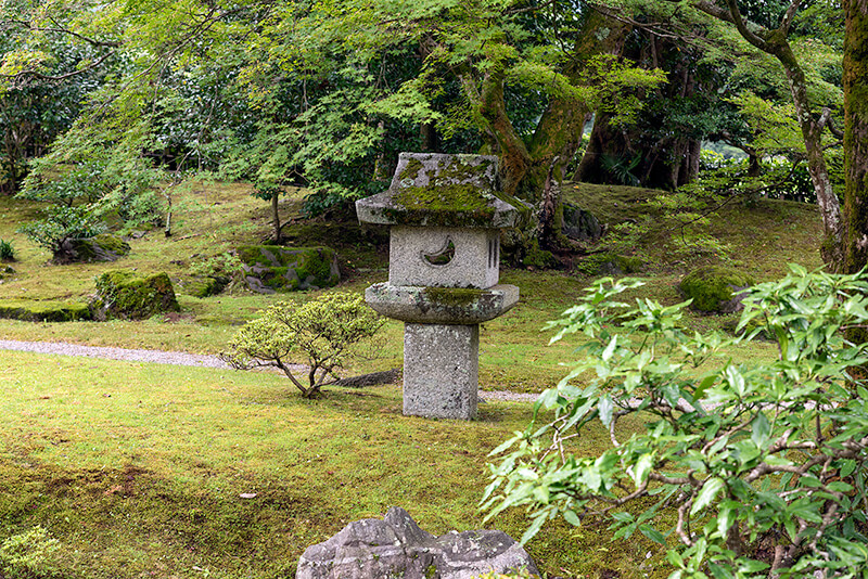 下離宮の櫓形灯籠