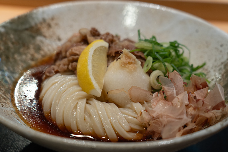 黒毛和牛と九条ねぎの肉うどん