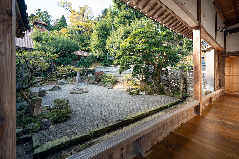 準築山式枯山水庭園