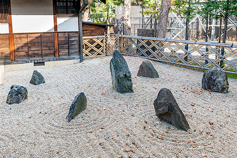 塩尻短歌館　集いの庭