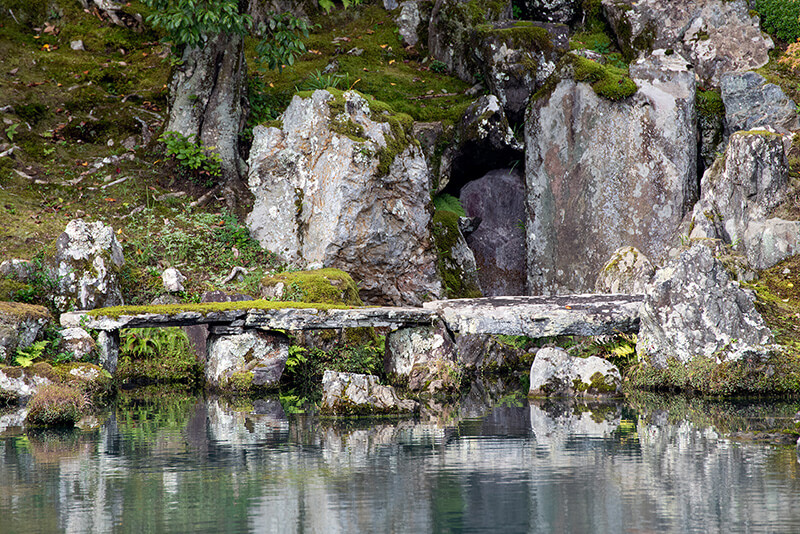 青石の石橋