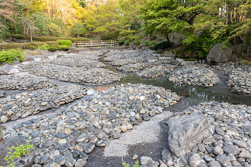 いくつもの出島が組まれる