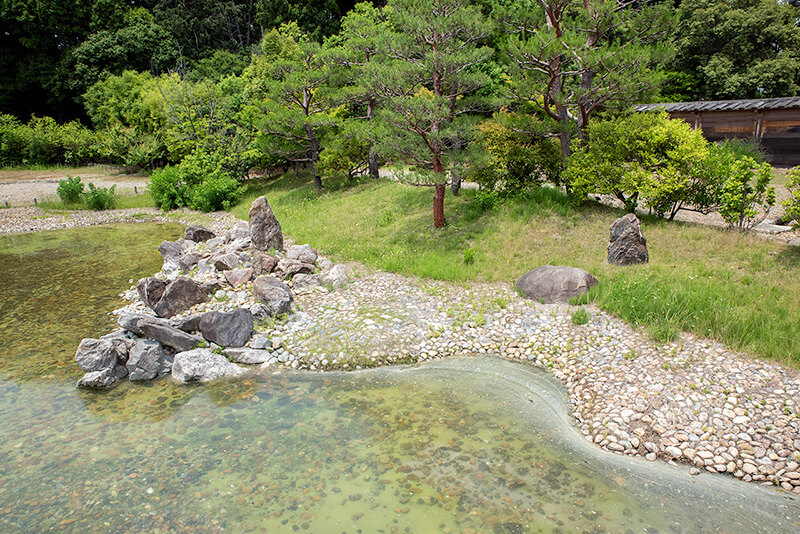 築山石組