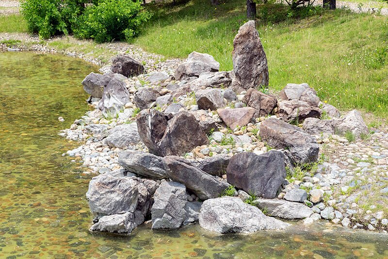 築山石組