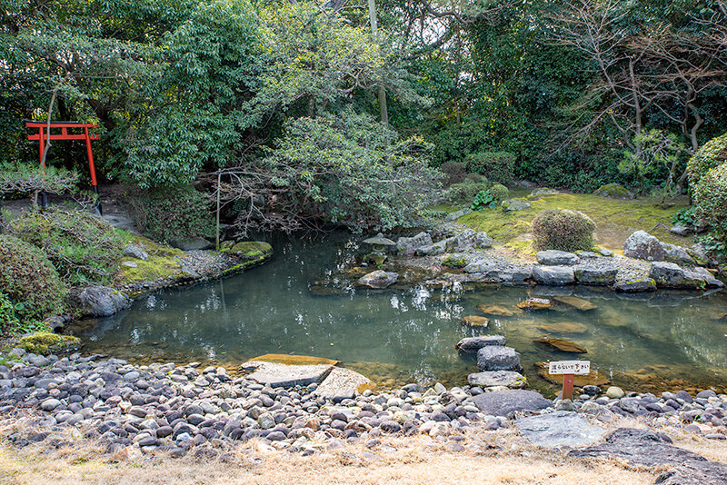 は3つの築山で構成
