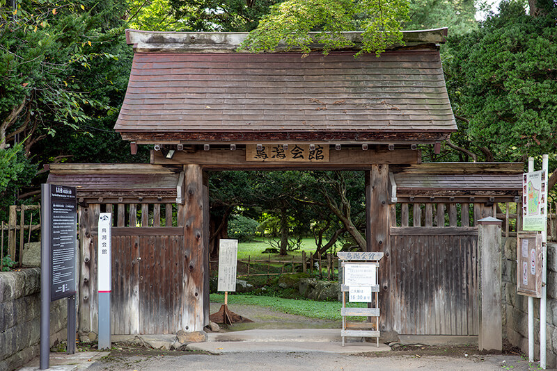 鳥潟会館　入り口