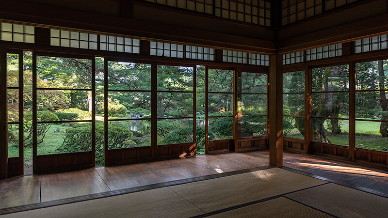 「主人室」から額縁庭園