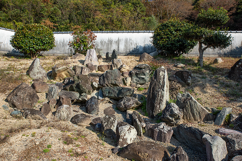 龍門瀑形式の枯滝石組