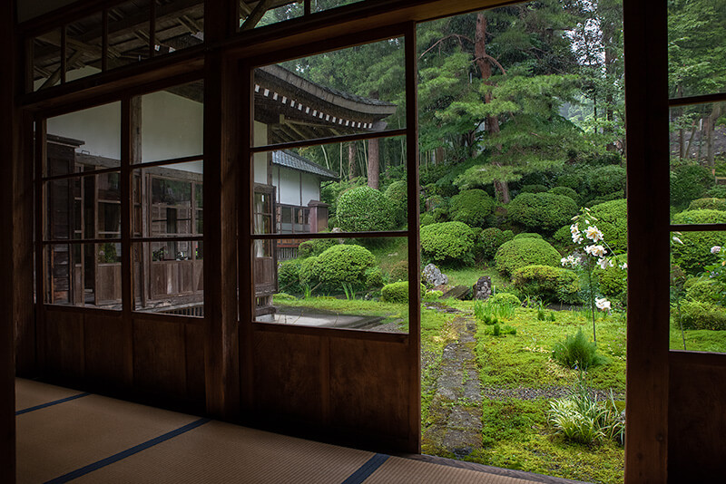 庫裏から額縁庭園