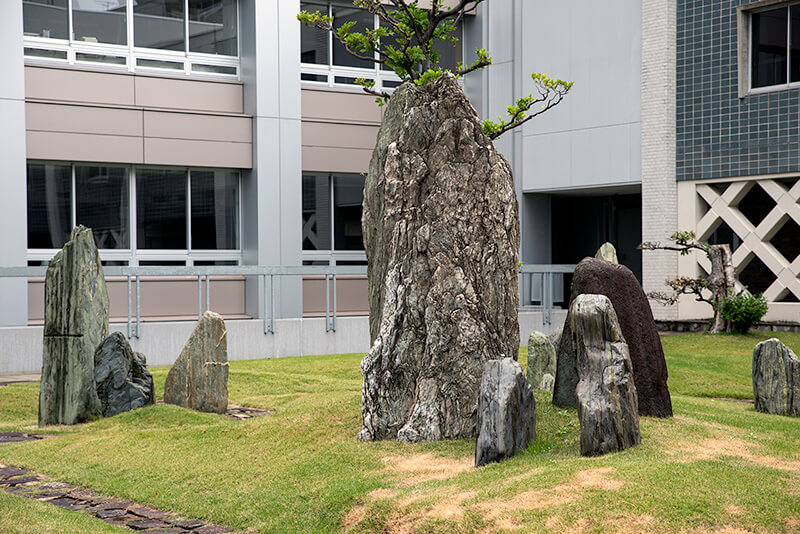 鳥取県庁　重森完途による枯山水