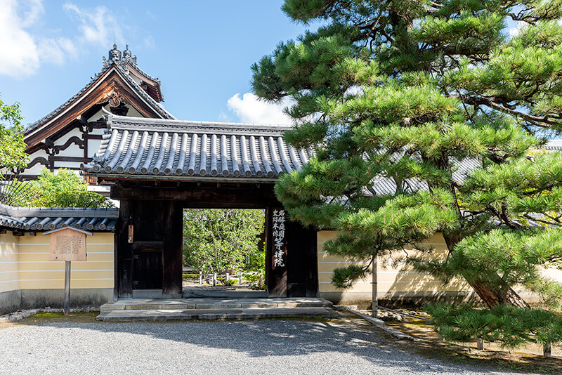 等持院　山門