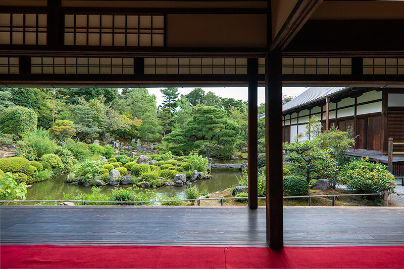 書院から額縁庭園